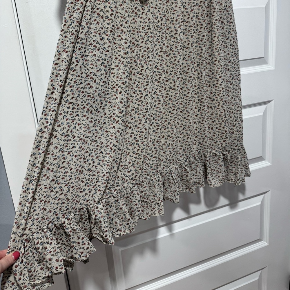Ruffle Midi Dress in Cream Floral - Picture 6 of 12